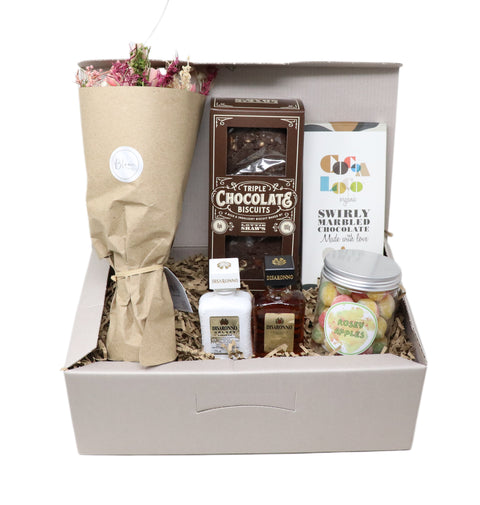 Disaronno Amaretto, Flowers & Treats Hamper Gift Box